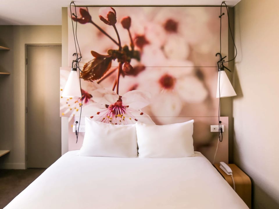 Standard Double Room, 1 Double Bed | In-room safe, desk, soundproofing, iron/ironing board