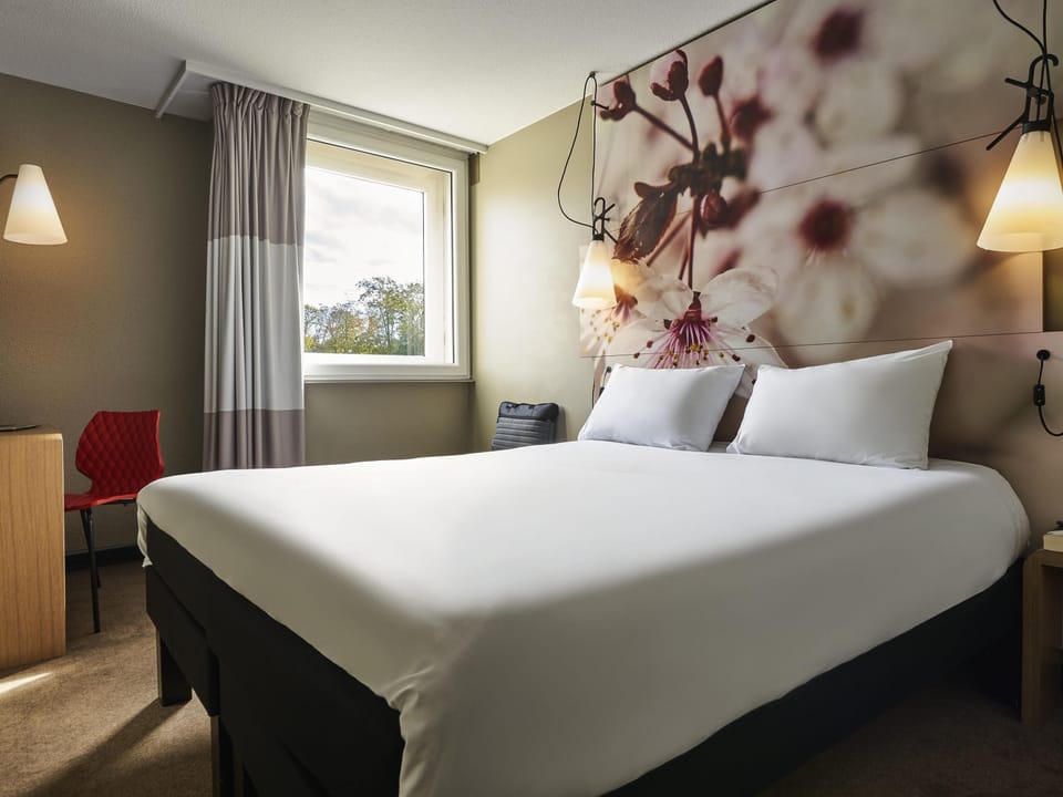 In-room safe, desk, soundproofing, iron/ironing board (on request)