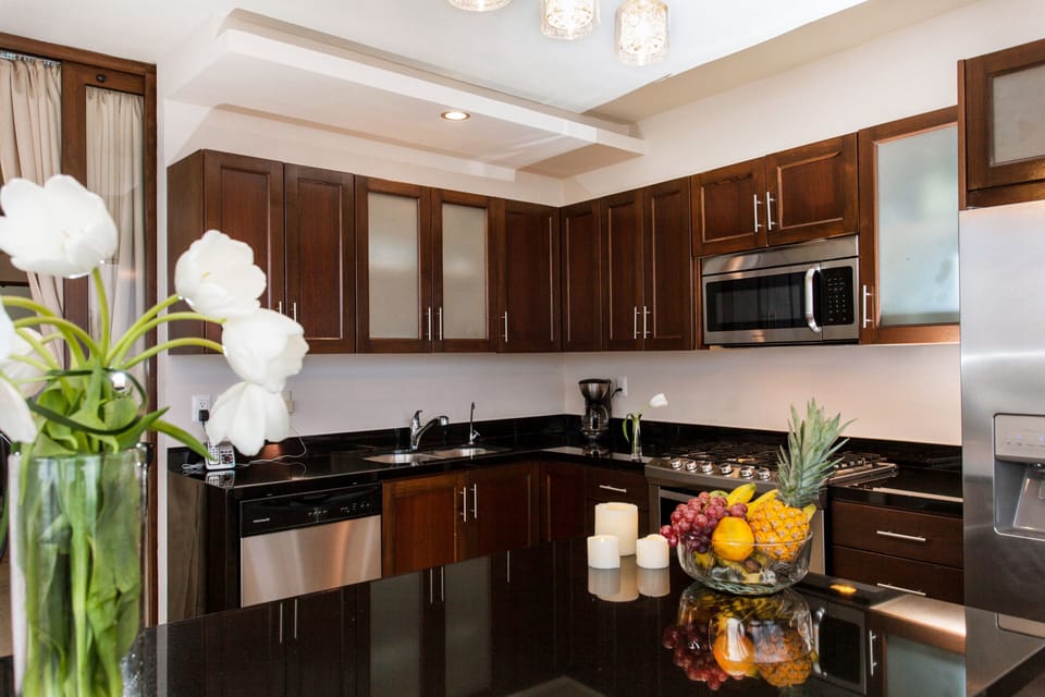 Full kitchen