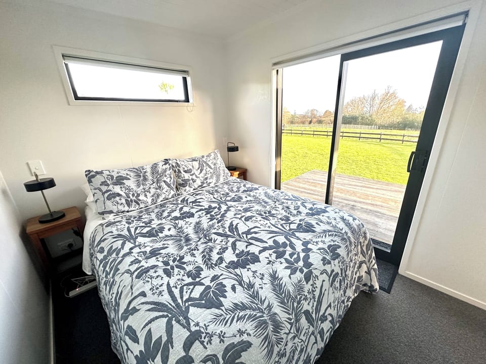 Second bedroom with queen sized bed