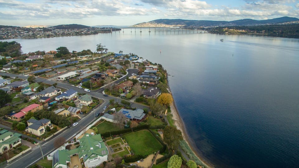 Aerial view of home and location. A few minutes to the Tasman Bridg the city.