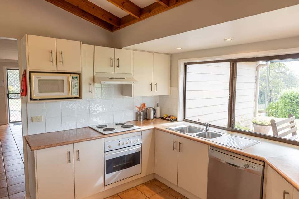Hunter Gleann Cottage- Full Kitchen with fridge, dishwasher and coffee machine