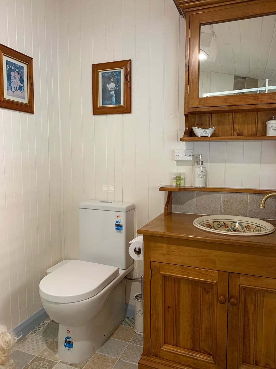 New country style bathroom 