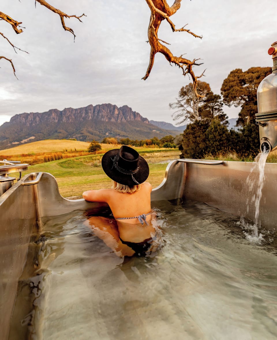 Outdoor spa tub