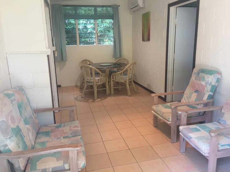 lounge dining room