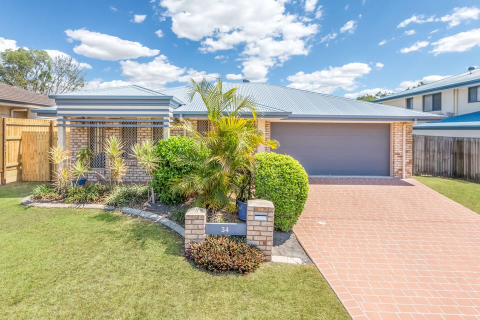 An executive high quality home ideally situated in a quiet no through road.