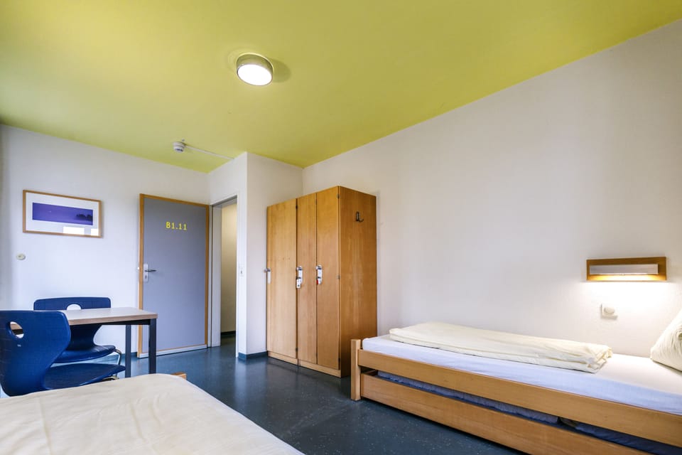Twin Room, Shared Bathroom | Bed sheets