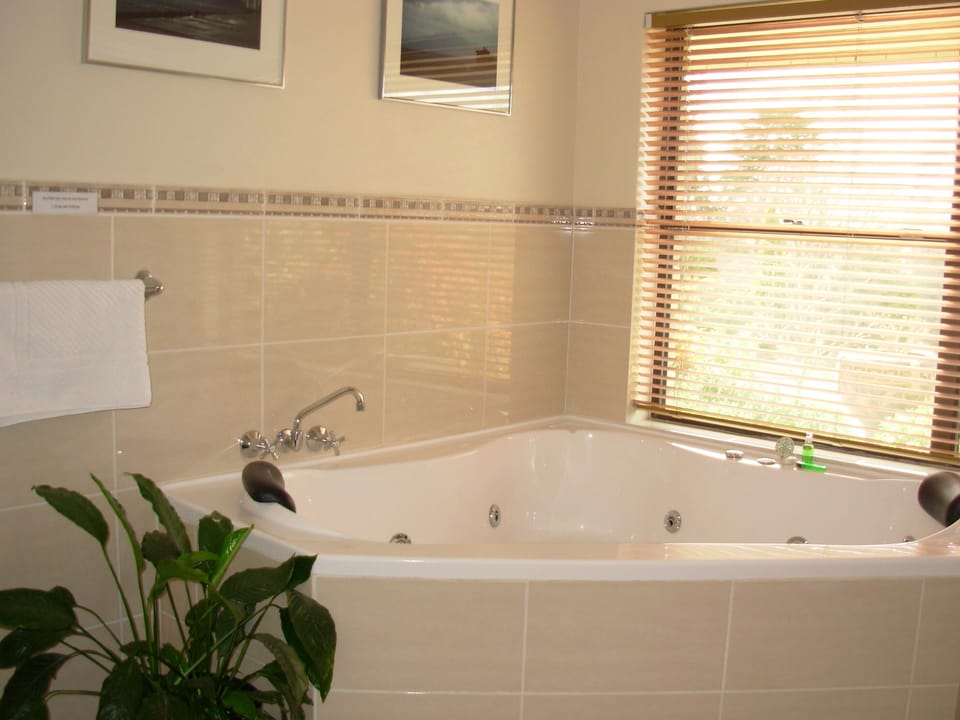 Standard Room, Non Smoking, Jetted Tub (Oberon Spa Suite) | Jetted tub