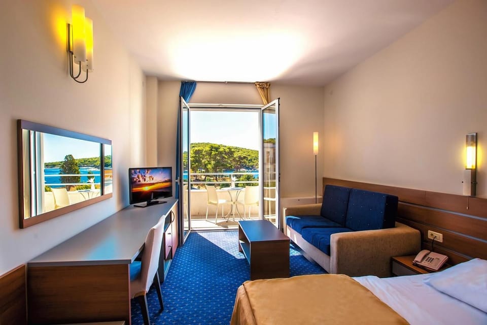 Minibar, desk, soundproofing