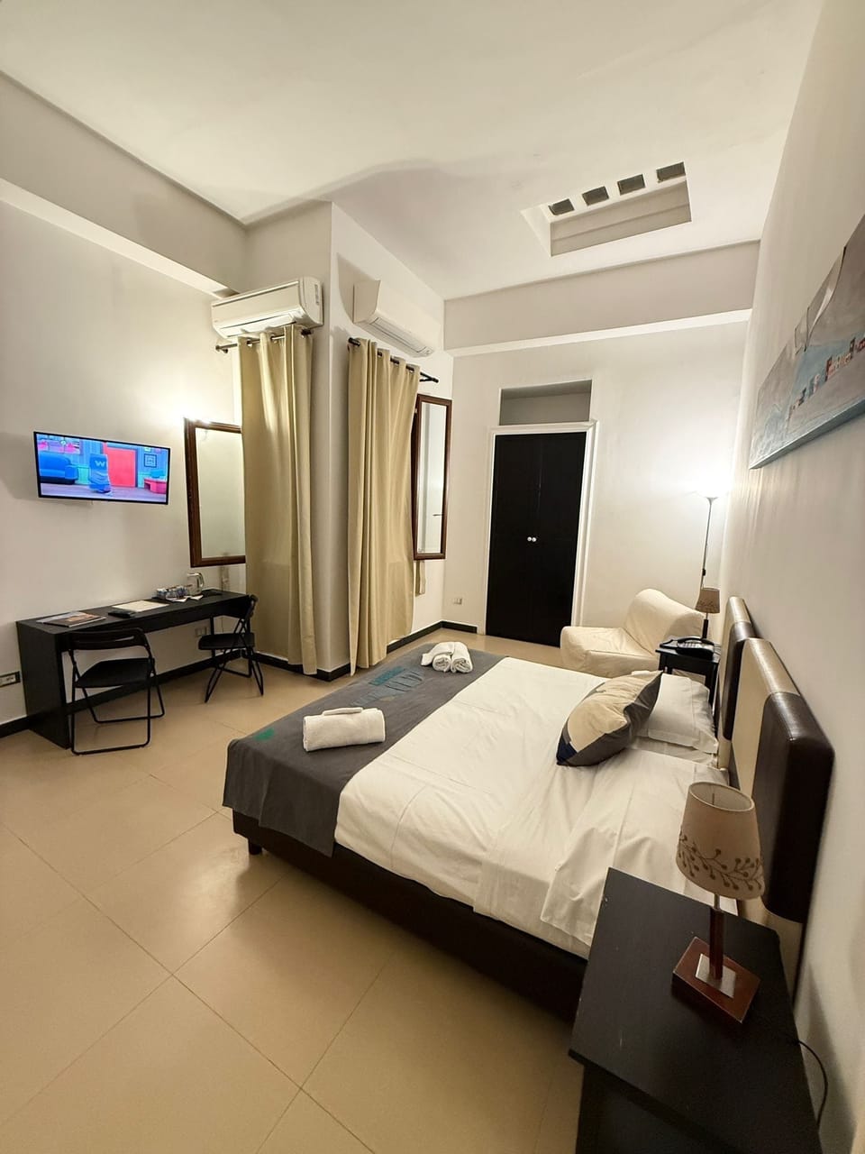 Minibar, in-room safe, soundproofing, free WiFi