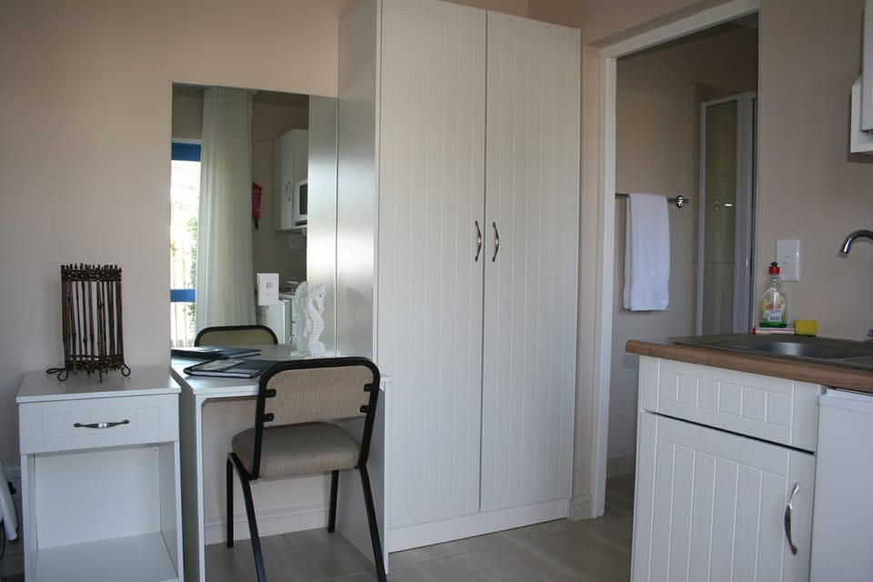 Single Room  | Desk, WiFi, bed sheets