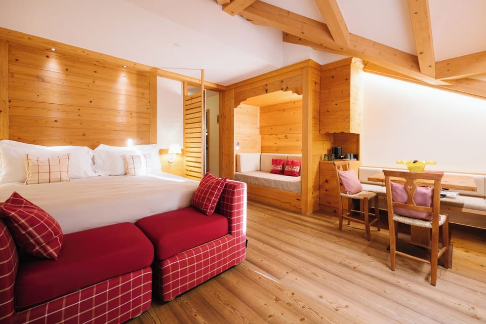 Junior Studio Suite | Premium bedding, down comforters, memory foam beds, minibar