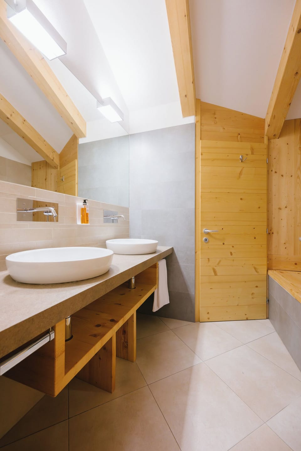 Junior Studio Suite | Bathroom | Separate tub and shower, jetted tub, rainfall showerhead