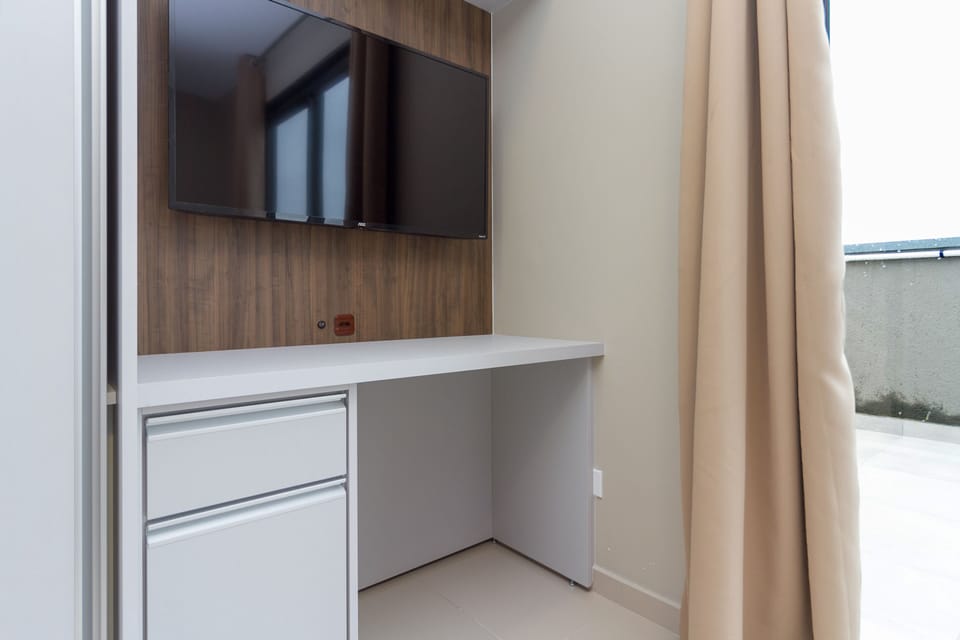 Deluxe Apartment | Individually decorated, individually furnished, desk, laptop workspace