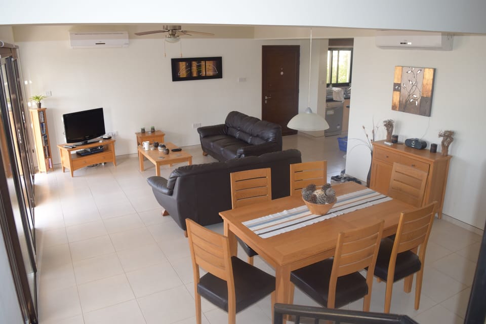 Open Plan living area Fully Air conditioned south facing aspect to Terrrace