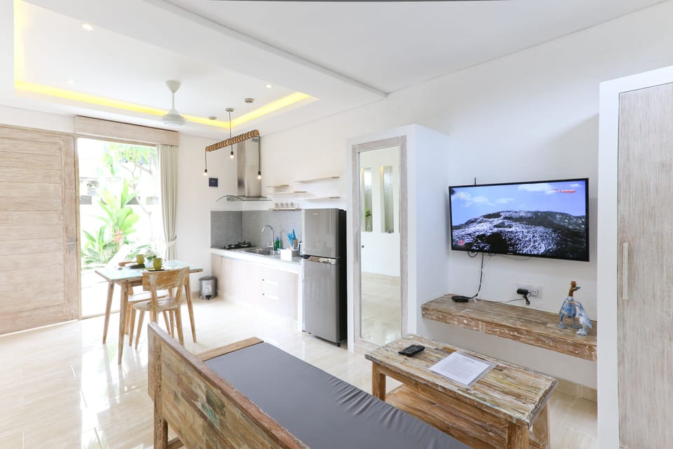 1 Bedroom Green Studio 11
Kitchen Set, dine table, refrigerator, 
