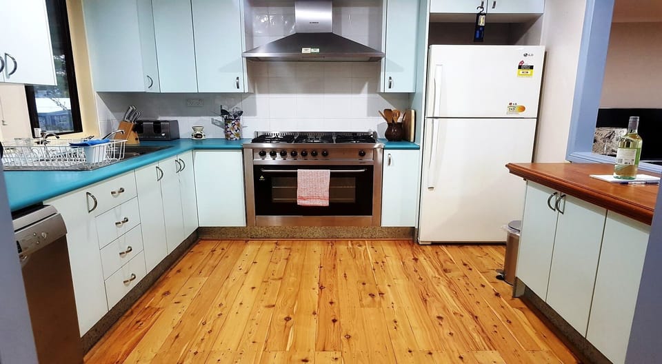 practical, cosy and well equipped kitchen.