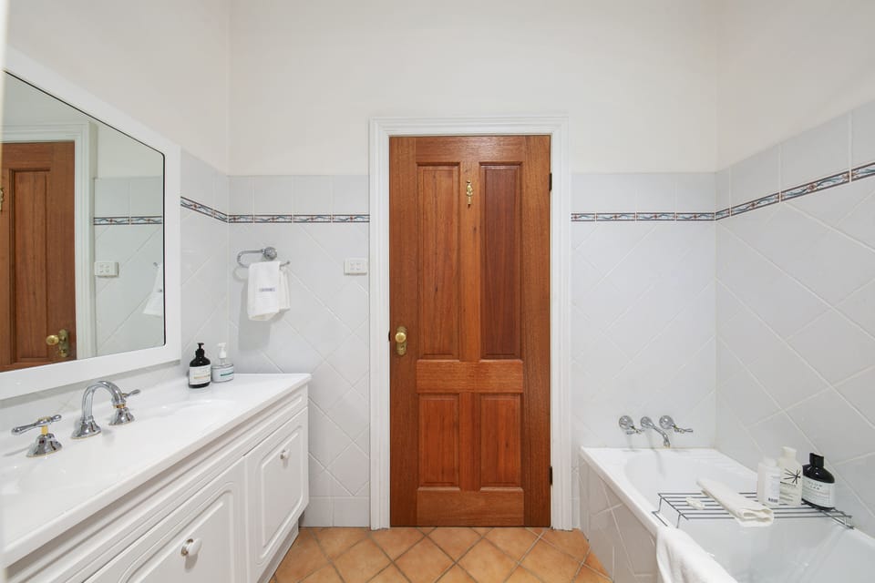 Main bathroom with separate shower, bath, vanity & toilet