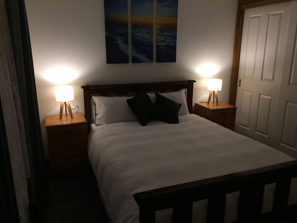 Bed 3 Queen bed with electric blankets
