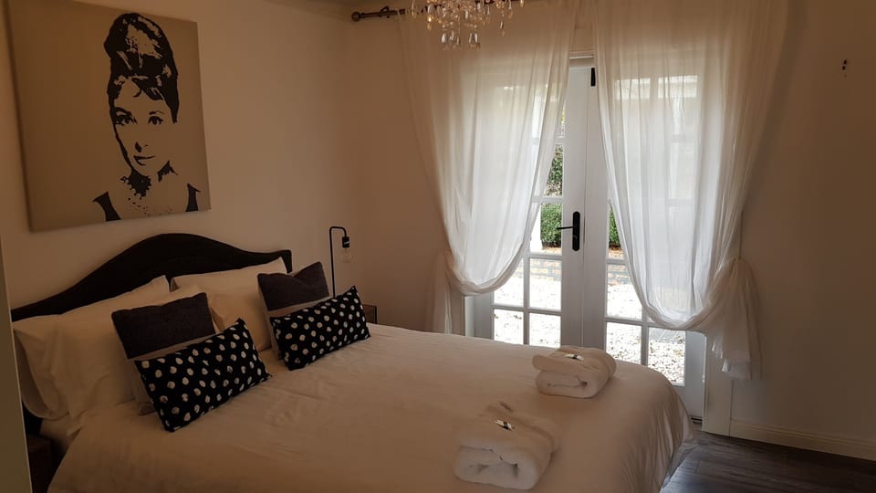 Romantic Country style Studio Bedroom with Ensuite