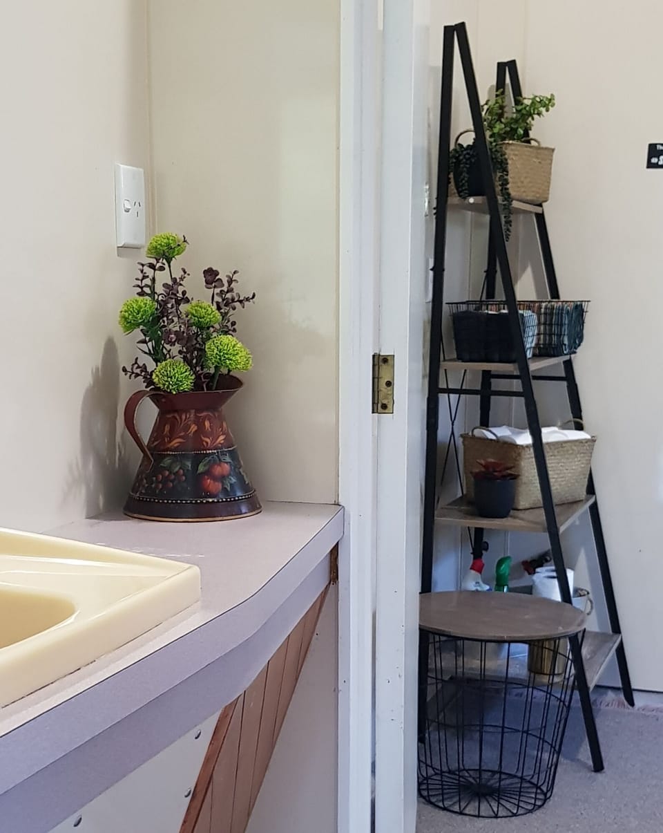 Open Air Bathroom - 2x showers & 2x toilets