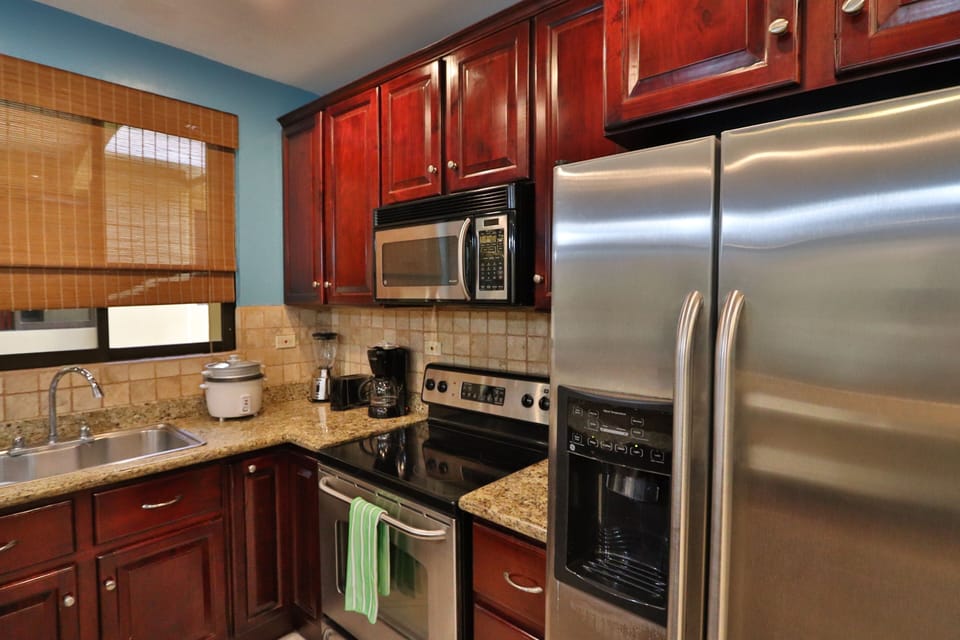 Fully equipped kitchen / Cocina completamente equipada