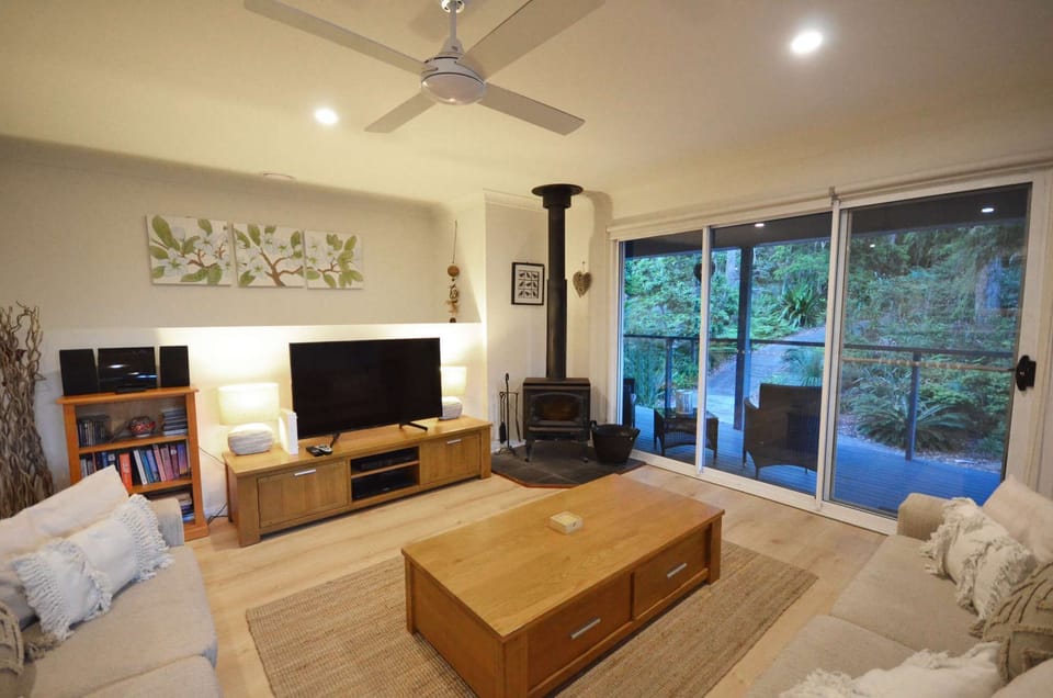 Living Upstairs 01