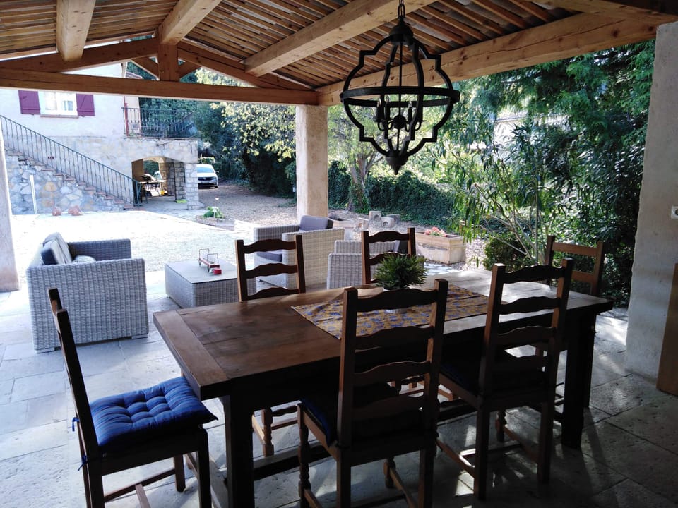 Pool house -Dining room