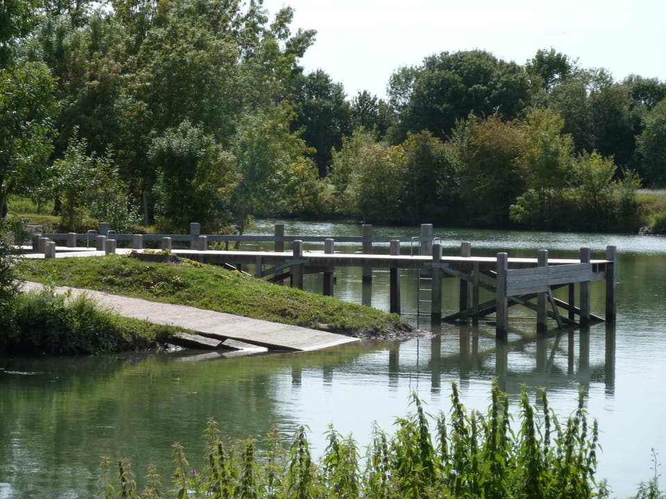 Swimming, fishing, walking, with your private access to the Charente river