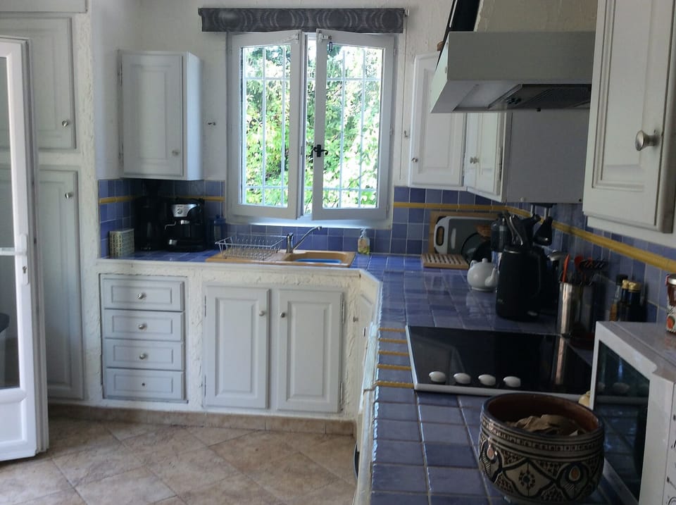 Kitchen .