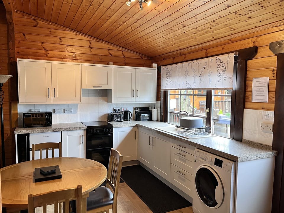 Cherry Lodge Kitchen/Dining Area
Cedar Springs, Heacham, Norfolk
Close to beach