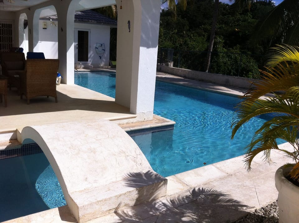 pool view 
