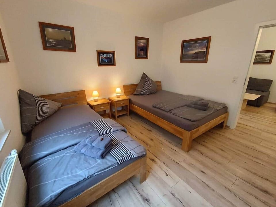 Schlafzimmer 1