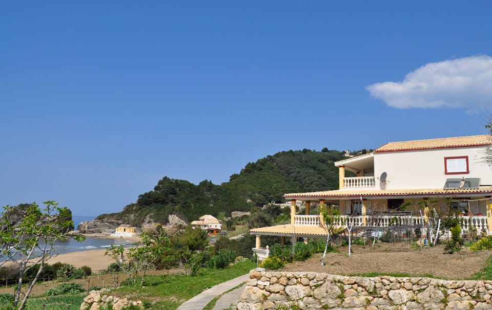 Holiday house "Tolis" directly on the beach