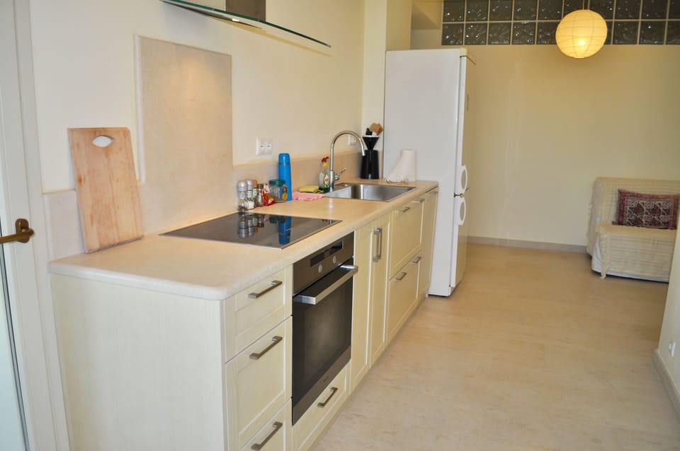 Kitchen and part of the living room. If required in the living room to 2 sleeps