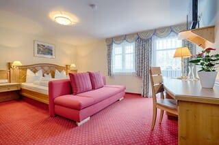 Hypo-allergenic bedding, memory foam beds, in-room safe, desk