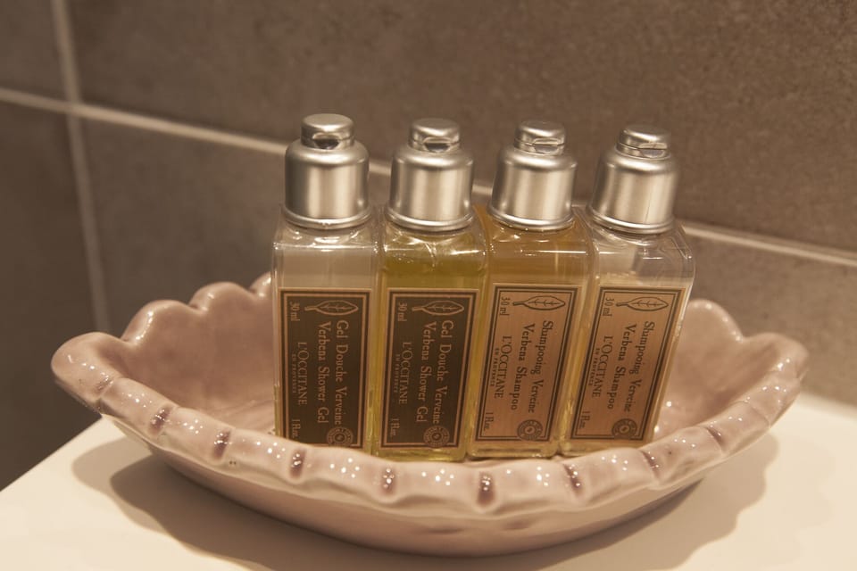 Bathroom amenities