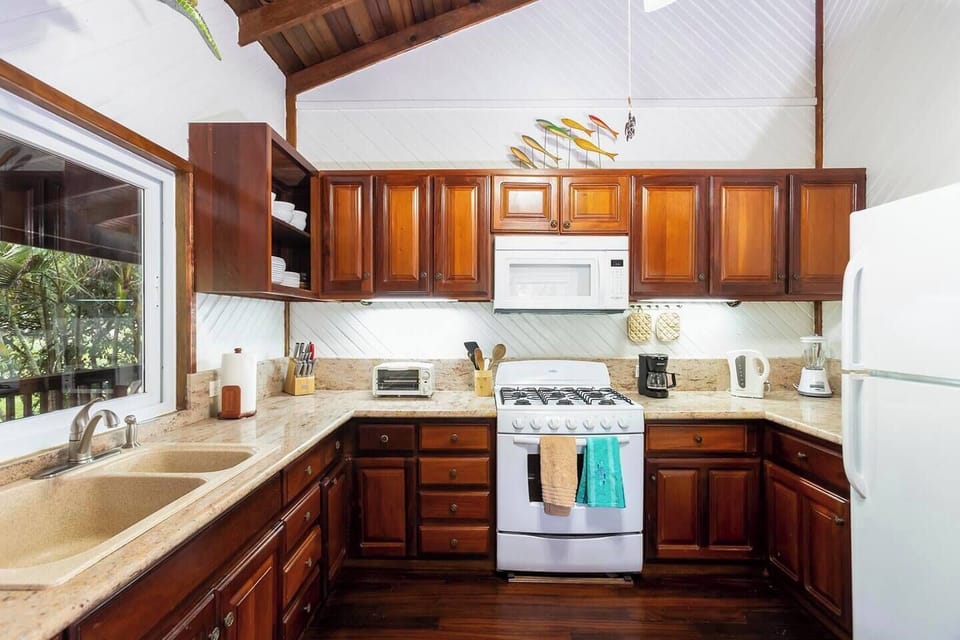 The many appliances will make you feel at home.