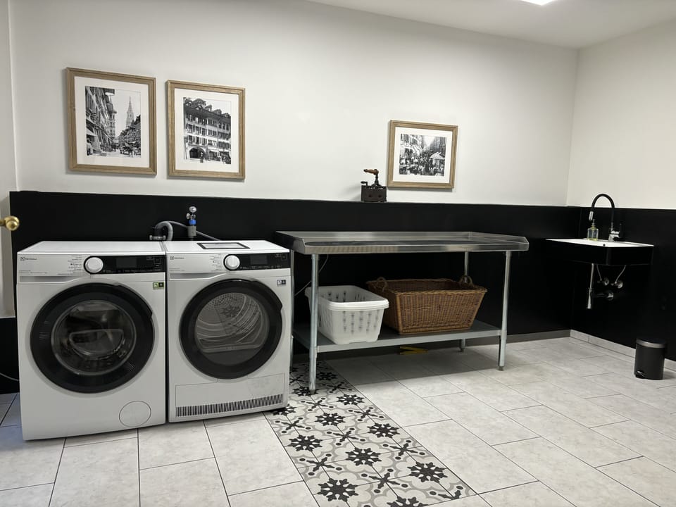 Pay laundry in building.