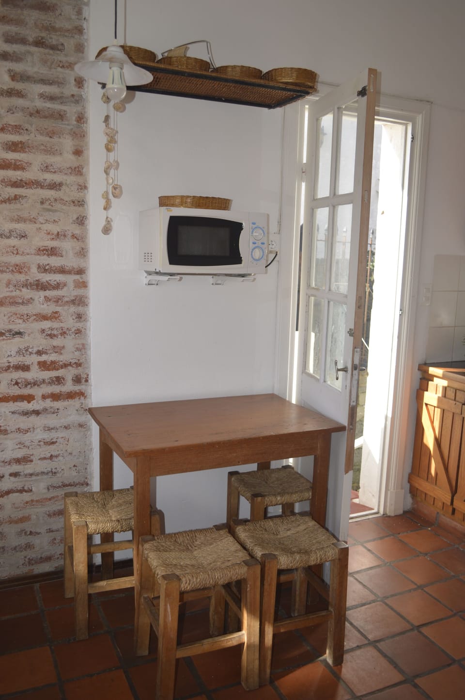 KITCHEN WITH SEA VIEW AND OUT OF THE GARDEN AND THE TENDER