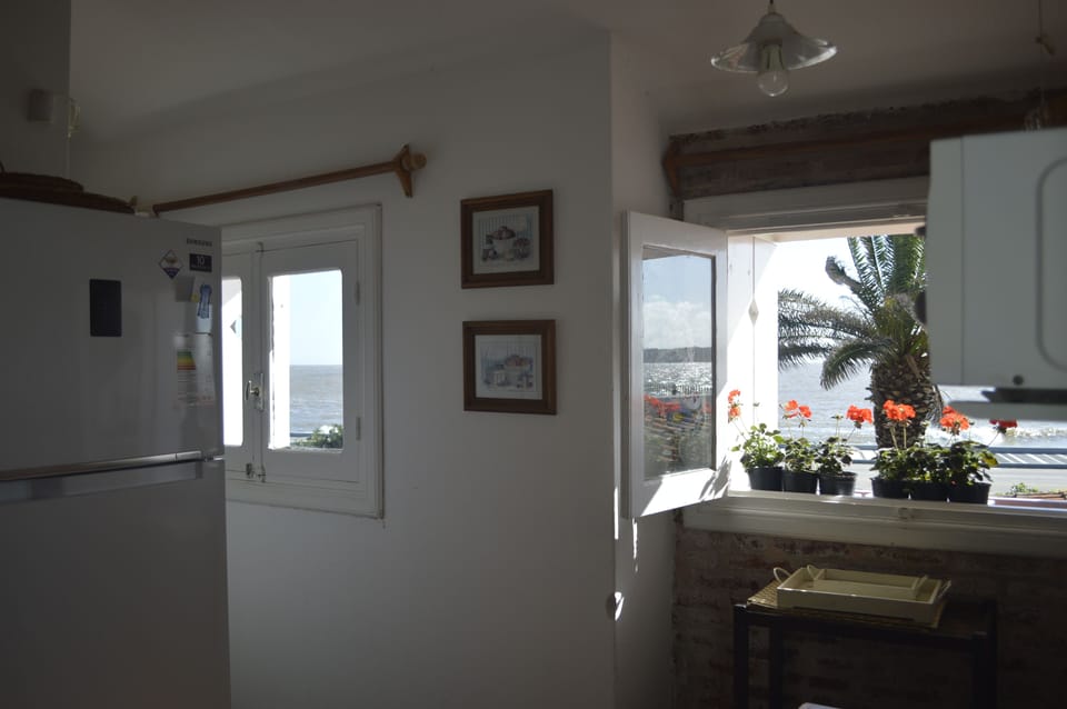 KITCHEN. VIEW OF THE SEA AND THE GARDEN.