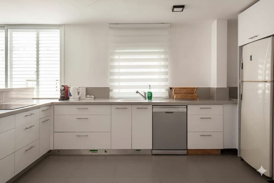 Fully equipped kitchen layout supports easy meal preparation, enhancing comfort during extended relaxing stays.