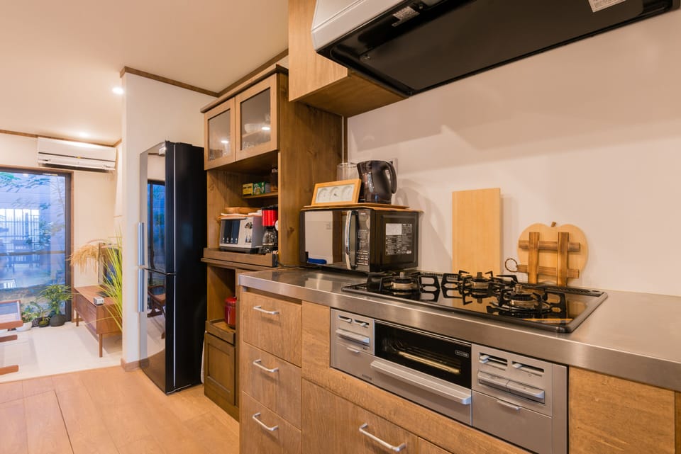 Gas stove stand and kitchen appliance