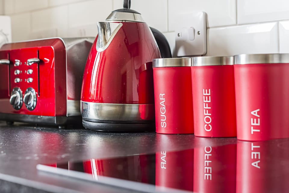 Teas/coffee/sugar, kettle, toaster for the kitchen