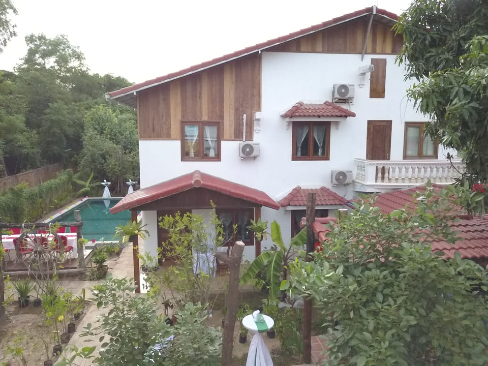 Overview of 5 bedroom building  