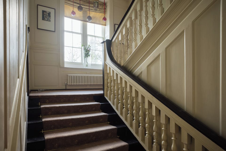 The sweeping staircase 