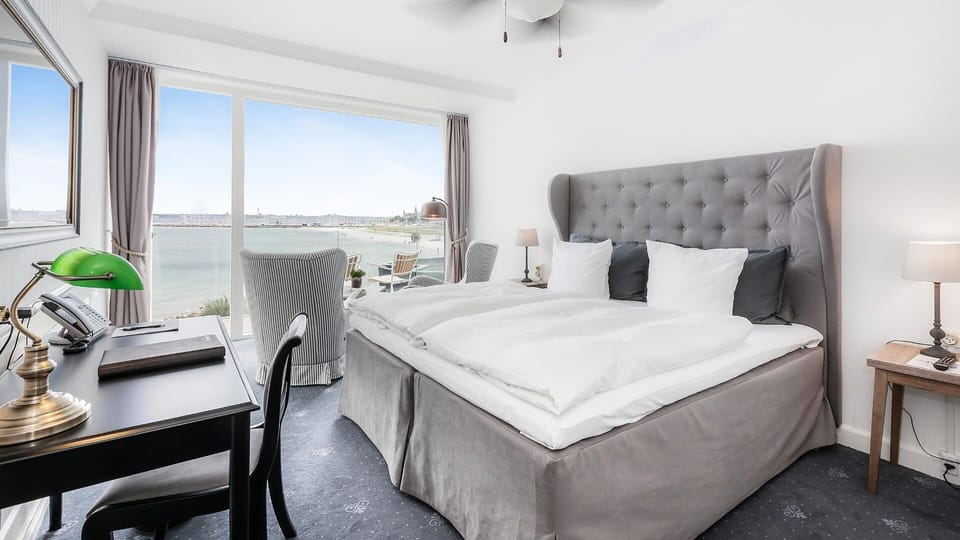 Hypo-allergenic bedding available, in-room safe, blackout drapes