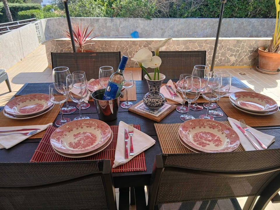 Dining area on the pool terrace