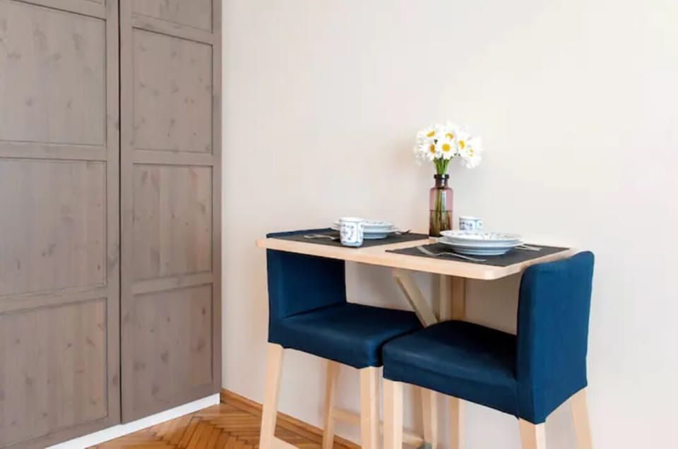 Cute table f