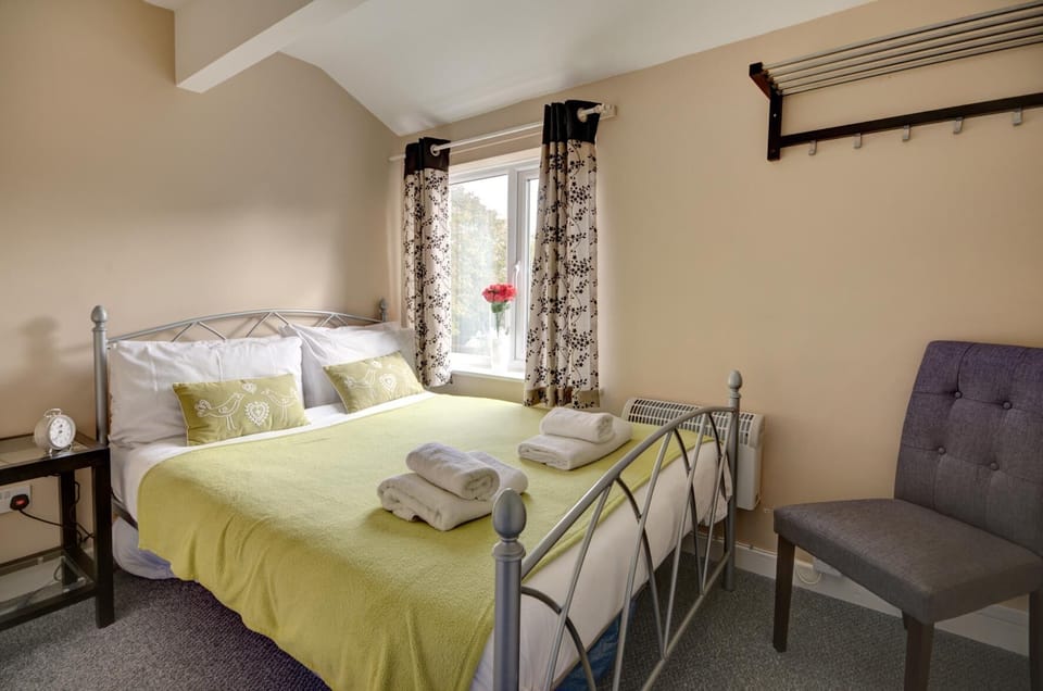 Walkers Court 3 Bedroom Apartment Apartment in Cirencester